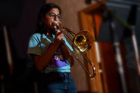 girl-trombone